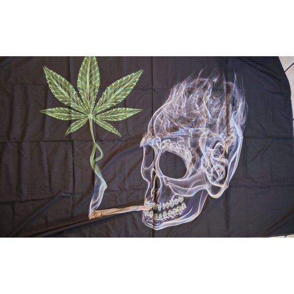 Stoner Smoke Skull Wall Tapestry New 3x5ft - Picture 1 of 1